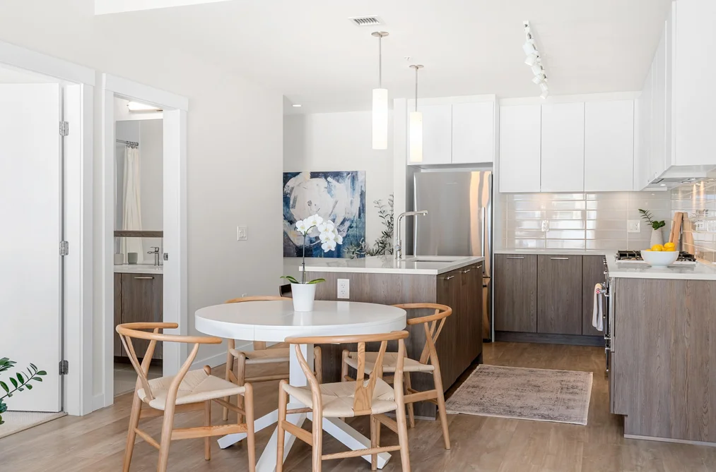 Condo for sale at 205 615 E 3rd Street North Vancouver British Columbia - MLS: R3169974