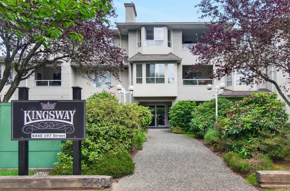 Condo for sale at 205 6440 197 Street Langley British Columbia - MLS: R3137392