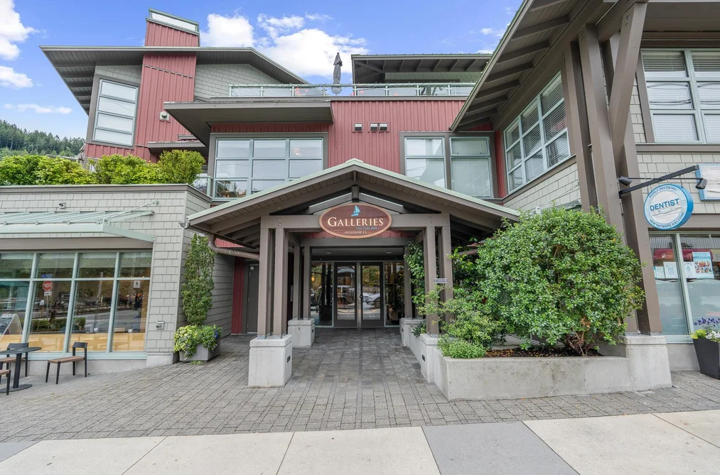 Condo for sale at 205 6688 Royal Avenue West Vancouver British Columbia - MLS: R3131569