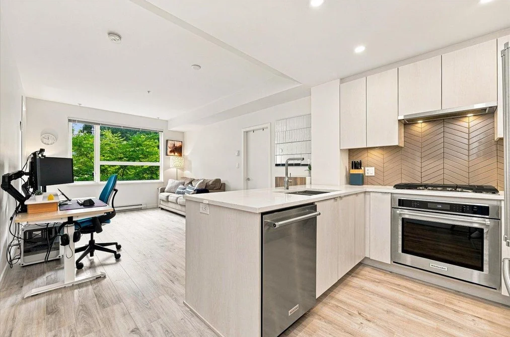 Condo for sale at 205 717 Breslay Street Coquitlam British Columbia - MLS: R3157745