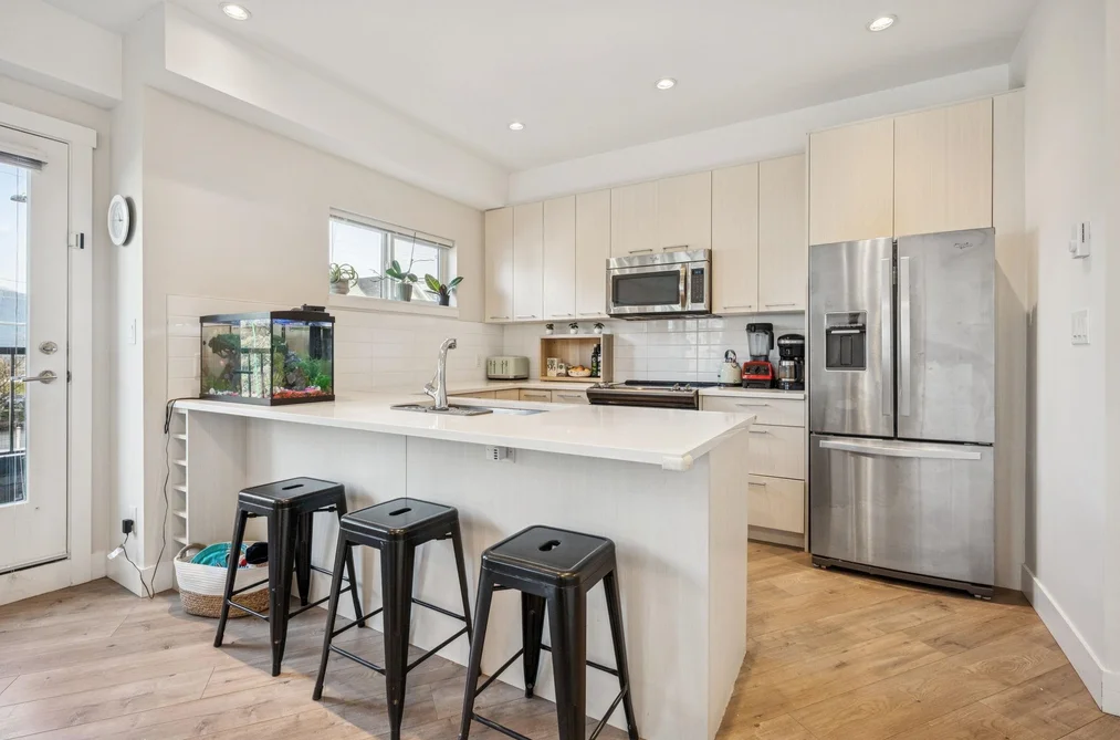 205 7180 BARNET ROAD, Burnaby BC V5A 1C8, Burnaby BC — Residential for Sale - Photo 2