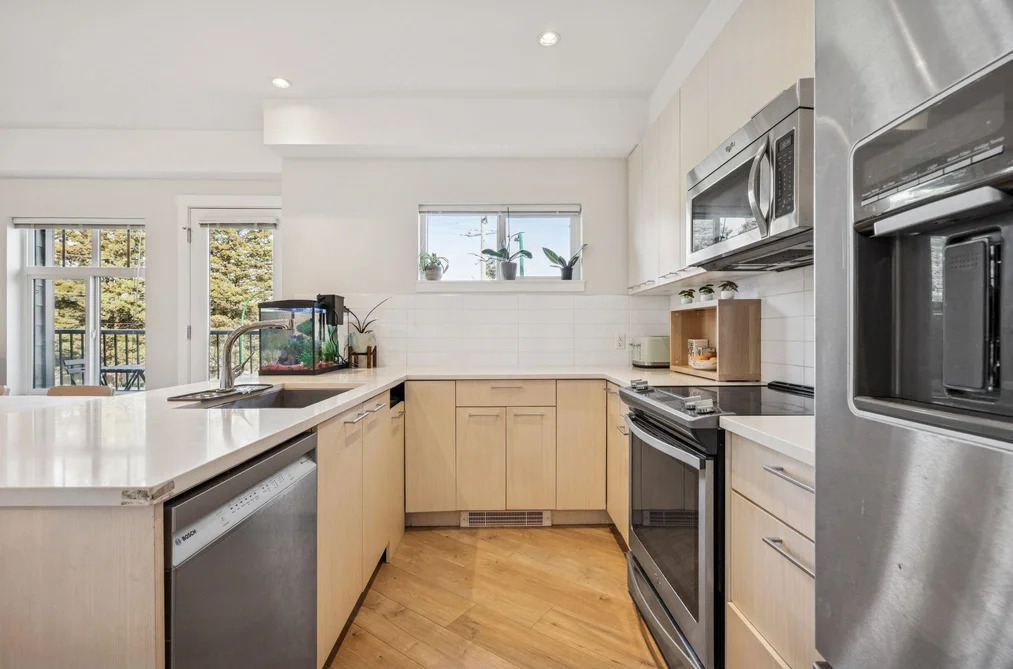 205 7180 BARNET ROAD, Burnaby BC V5A 1C8, Burnaby BC — Residential for Sale - Photo 3