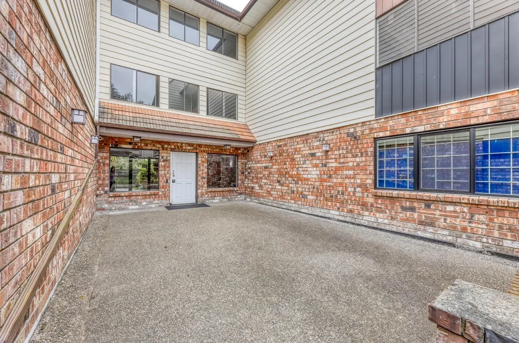 Condo for sale at 205 7426 138th Surrey British Columbia - MLS: R3115594