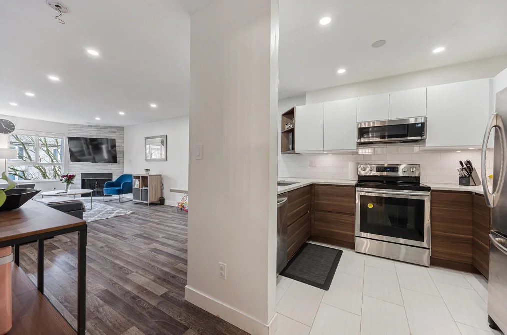 Condo for sale at 205 7465 Sandborne Avenue Burnaby British Columbia - MLS: R3157316