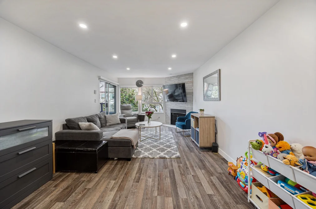 205 7465 SANDBORNE AVENUE, Burnaby BC V3N 4W7, Burnaby BC — Residential for Sale - Photo 3