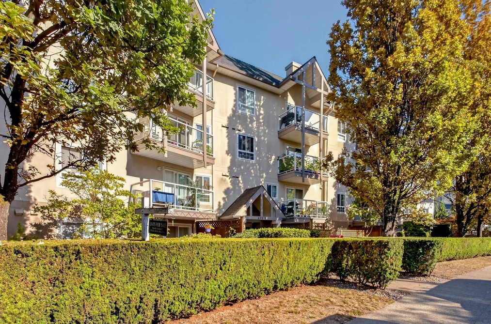 Condo for sale at 205 8110 120a Street Surrey British Columbia - MLS: R3160128