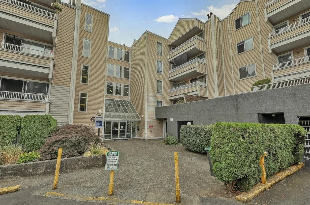 Condo for sale at 205 9644 134 Street Surrey British Columbia - MLS: R3158053