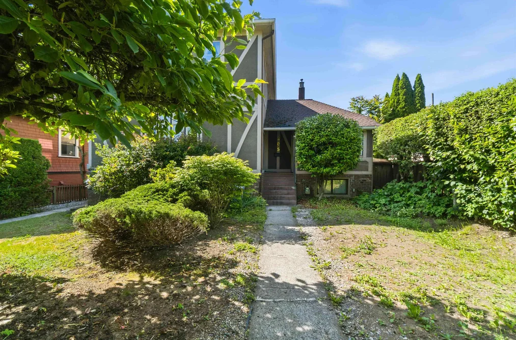 205 FOURTH AVENUE, New Westminster, BC — Residential for Sale — Photo 3 of 40