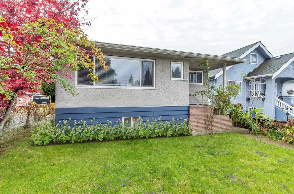 House for sale at 2052 E 41st Avenue Vancouver British Columbia - MLS: R3080010