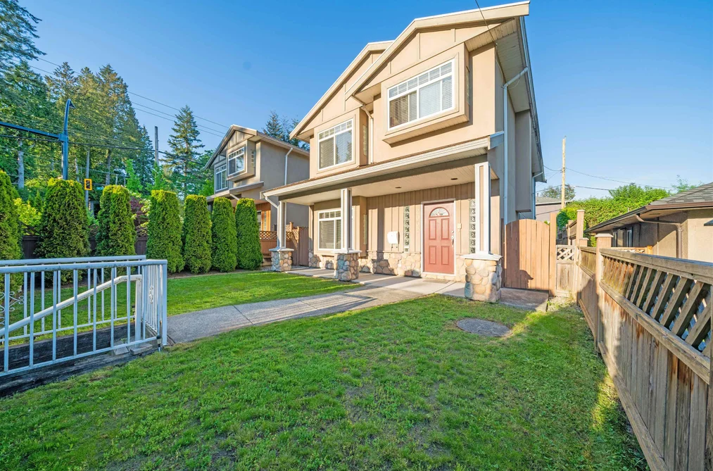 House for sale at 2052 Westview Drive North Vancouver British Columbia - MLS: R3057335