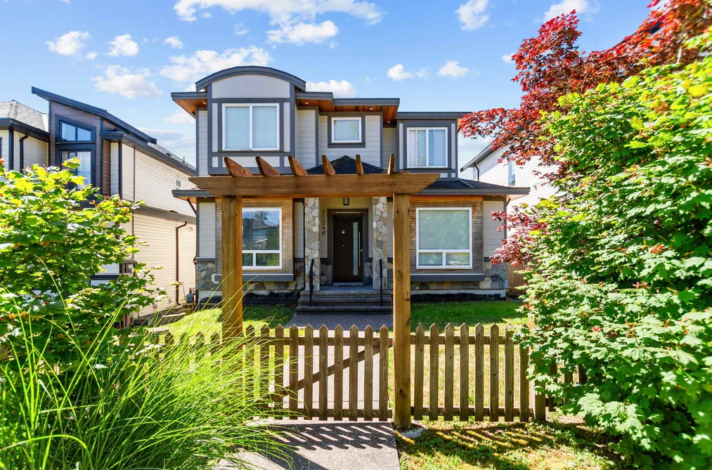 20546 70 AVENUE, Langley BC V2Y 0W4, Langley BC — Residential for Sale — Photo 2 of 30