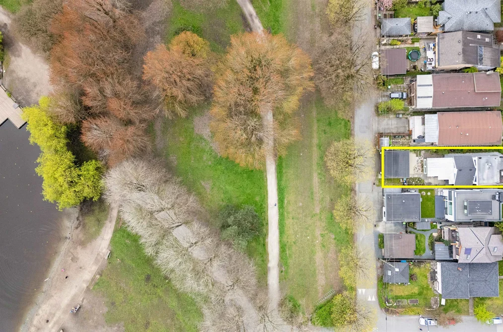 2056 E 13TH AVENUE, Vancouver BC V5N 2C4, Vancouver BC — Residential for Sale - Photo 2