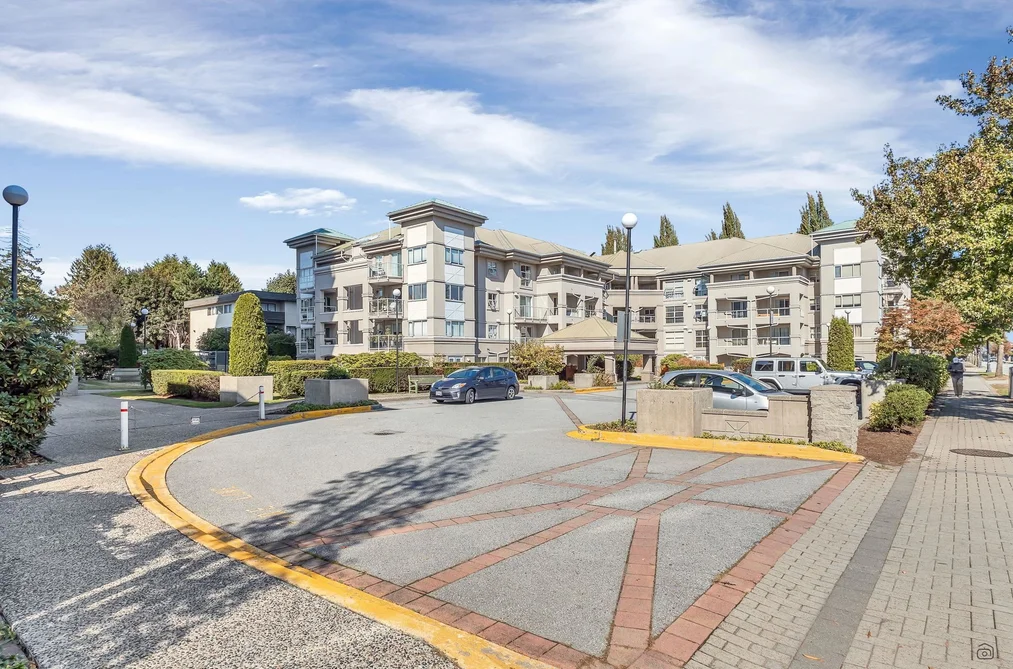 Condo for sale at 206 10533 University Drive Surrey British Columbia - MLS: R3083575