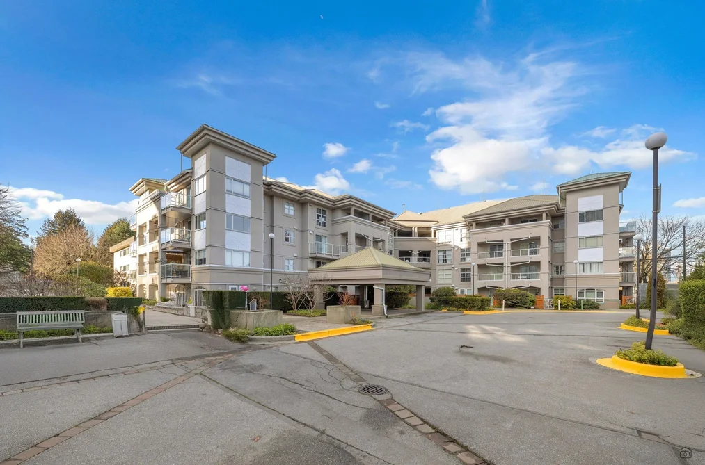 206 10533 UNIVERSITY DRIVE, Surrey BC V3T 5T7, Surrey BC — Residential for Sale - Photo 2