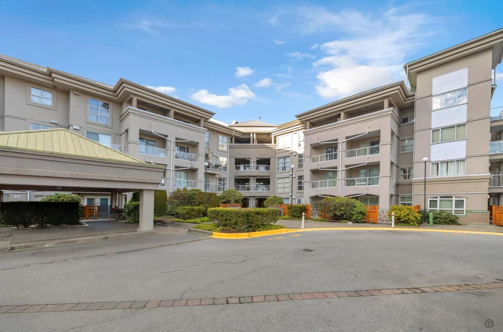 206 10533 UNIVERSITY DRIVE, Surrey BC V3T 5T7, Surrey BC — Residential for Sale - Photo 3