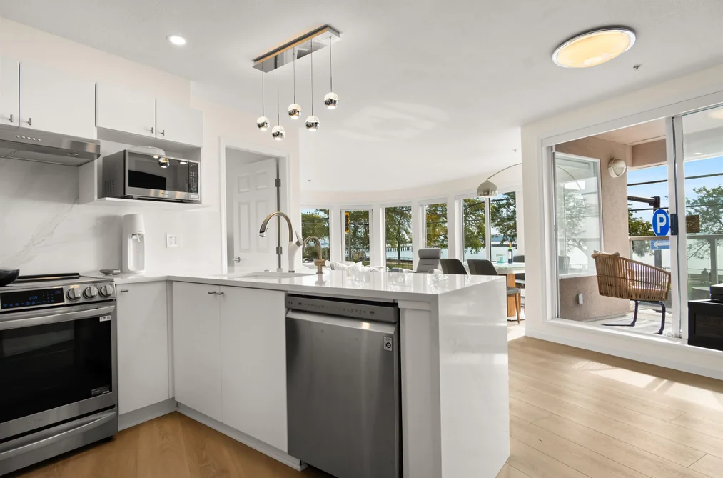 206 1119 VIDAL STREET, White Rock BC V4B 3T4, White Rock BC — Residential for Sale - Photo 4