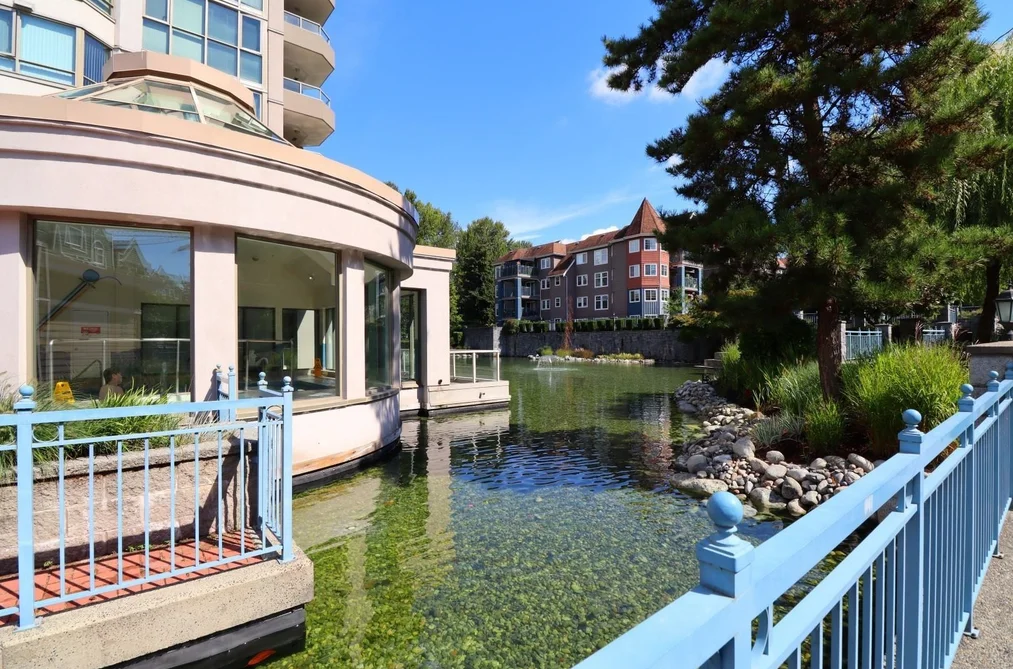 Condo for sale at 206 1199 Westwood Street Coquitlam British Columbia - MLS: R3134960