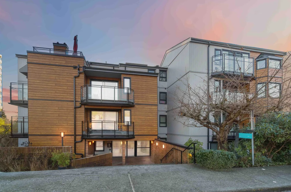 Condo for sale at 206 1340 Duchess Avenue West Vancouver British Columbia - MLS: R3083990