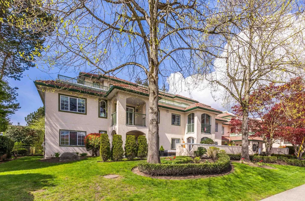 Condo for sale at 206 1447 Best Street White Rock British Columbia - MLS: R3166787