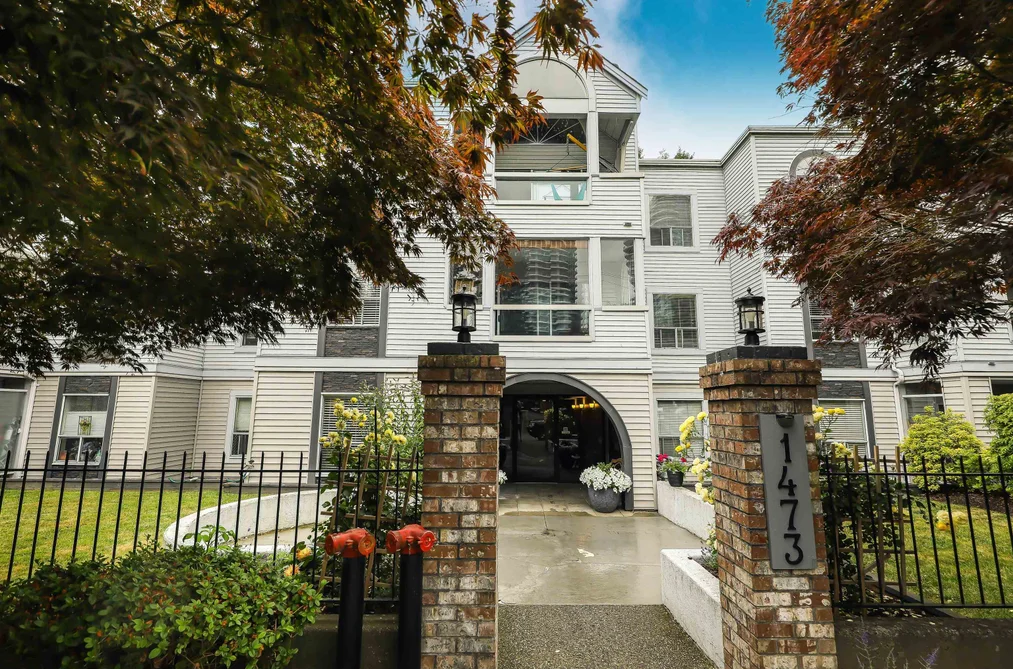 Condo for sale at 206 1473 Blackwood Street White Rock British Columbia - MLS: R3141797