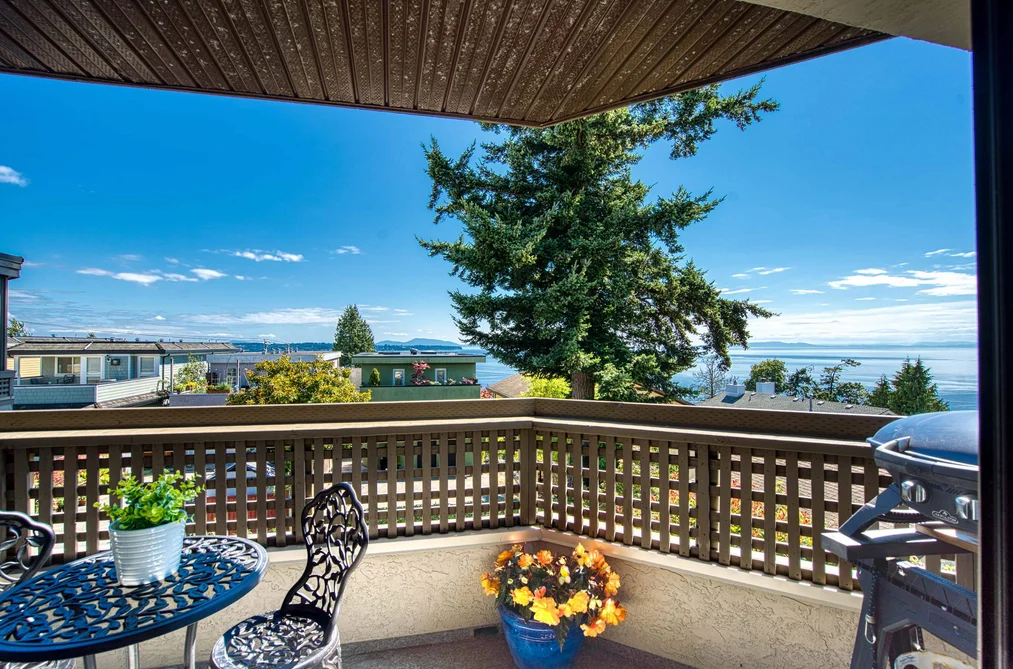 Condo for sale at 206 15080 Prospect Avenue White Rock British Columbia - MLS: R3149185