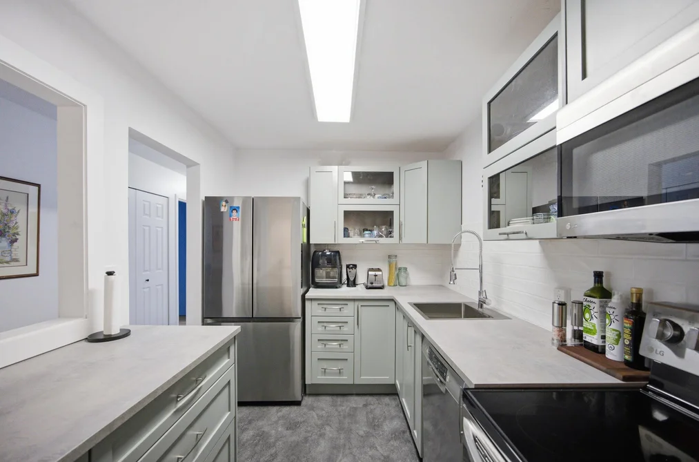 206 1555 FIR STREET, White Rock BC V4B 4B6, White Rock BC — Residential for Sale - Photo 2