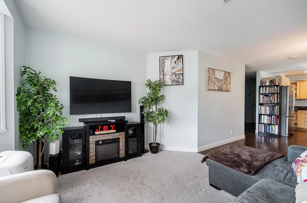 Condo for sale at 206 19774 56 Avenue Langley British Columbia - MLS: R3152489