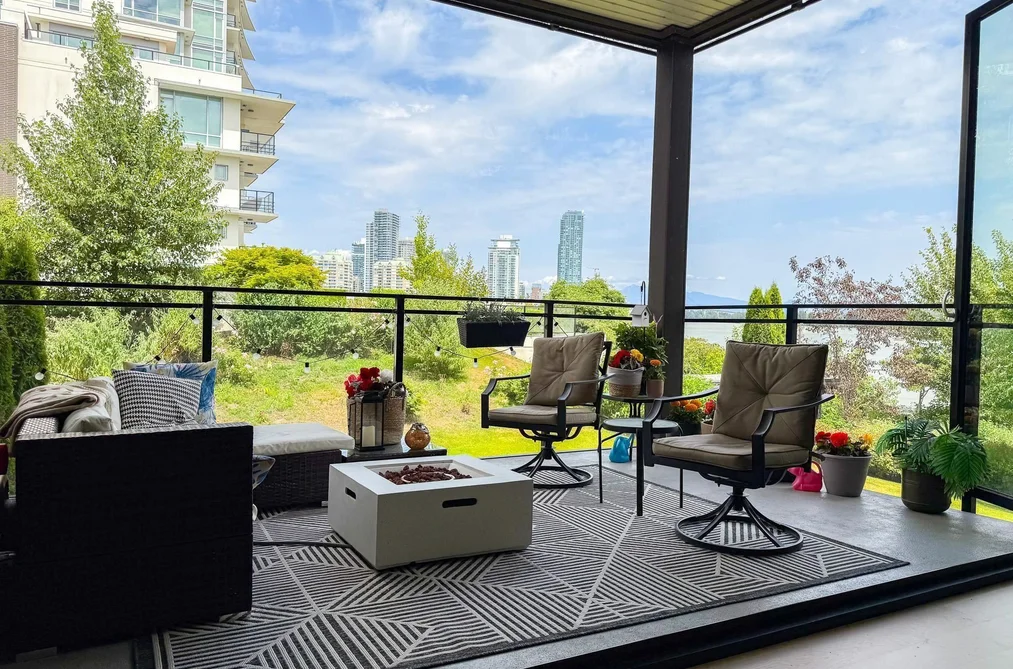 Condo for sale at 206 220 Salter Street New Westminster British Columbia - MLS: R3126386