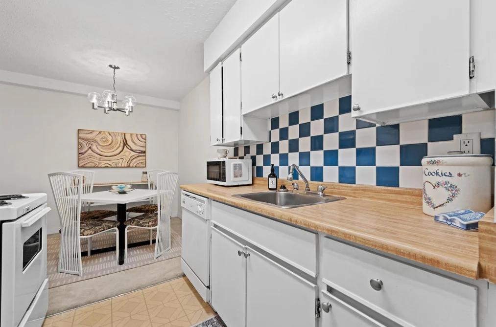 206 250 W 1ST STREET, North Vancouver BC V7M 1B4, North Vancouver BC — Residential for Sale - Photo 3