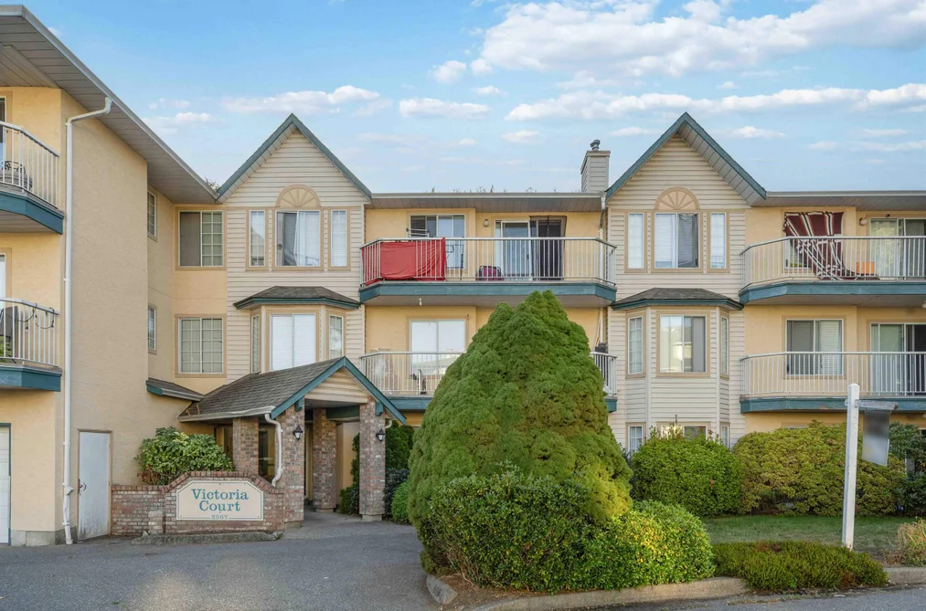 Condo for sale at 206 2567 Victoria Street Abbotsford British Columbia - MLS: R3098173