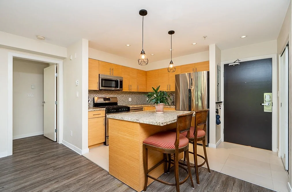 206 2832 CAPILANO ROAD, North Vancouver BC V7R 4H5, North Vancouver BC — Residential for Sale — Photo 10 of 38