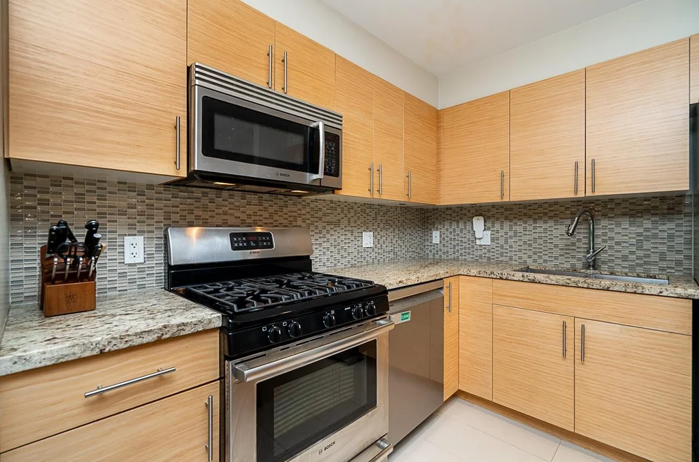 206 2832 CAPILANO ROAD, North Vancouver BC V7R 4H5, North Vancouver BC — Residential for Sale — Photo 9 of 38