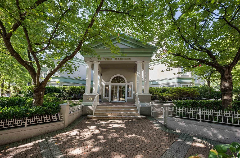 Condo for sale at 206 2990 Princess Crescent Coquitlam British Columbia - MLS: R3104035