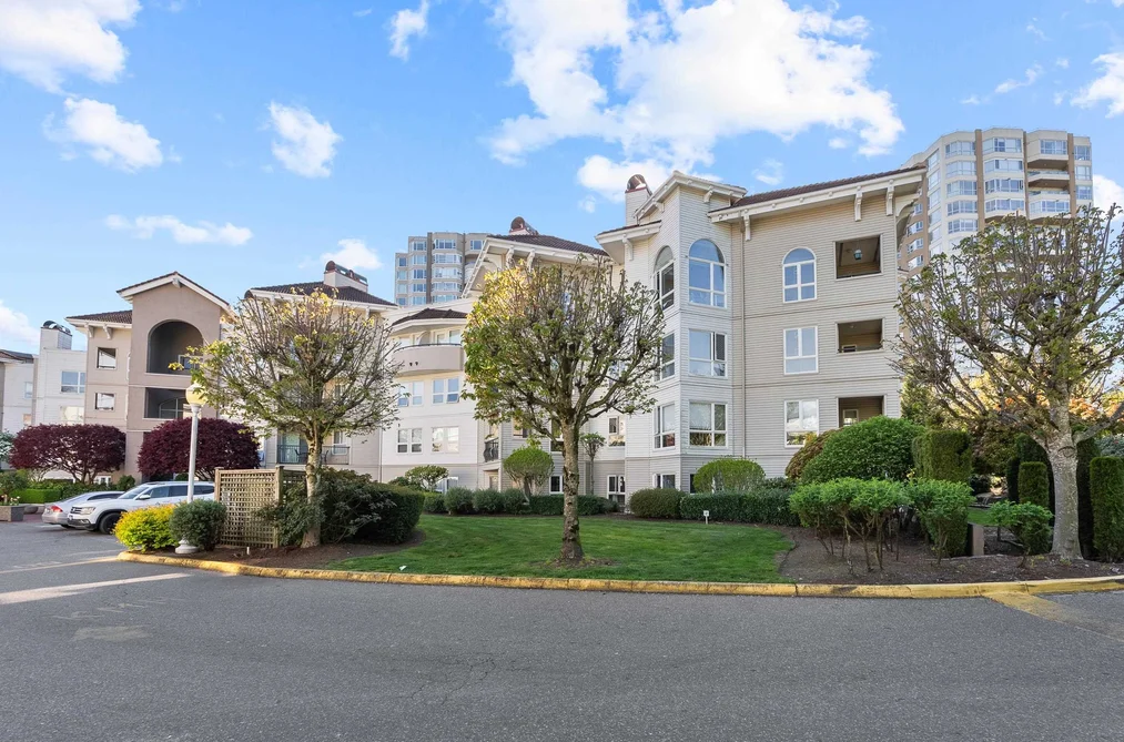 Condo for sale at 206 3172 Gladwin Road Abbotsford British Columbia - MLS: R3117932