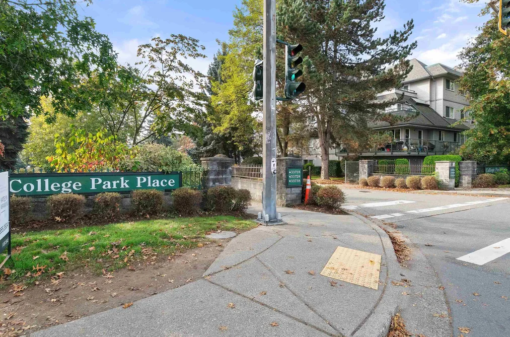 33708 King Rd Unit 206, Abbotsford, BC - MLS: R3173897
