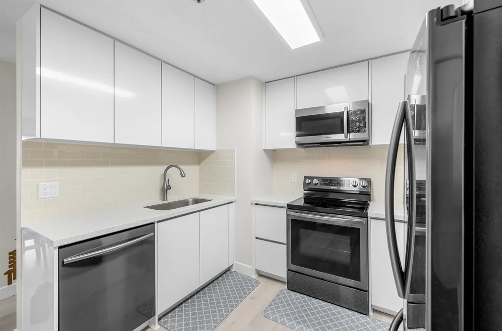 206 3668 RAE AVENUE, Vancouver BC V5R 6A7, Vancouver BC — Residential for Sale - Photo 2