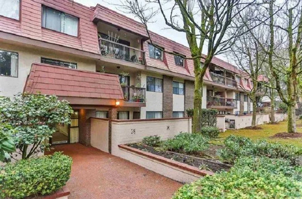 Condo for sale at 206 3925 Kingsway Street Burnaby British Columbia - MLS: R3156328