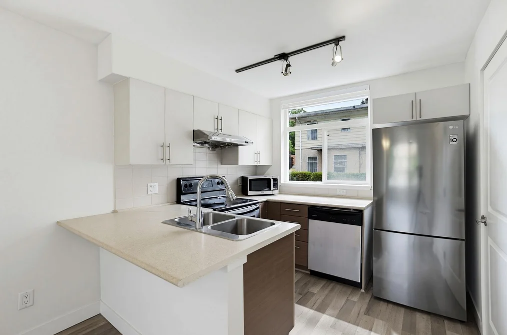 206 5632 KINGS ROAD, Vancouver, BC — Residential for Sale - Photo 2