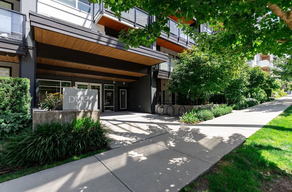 Condo for sale at 206 707 Como Lake Avenue Coquitlam British Columbia - MLS: R3145091