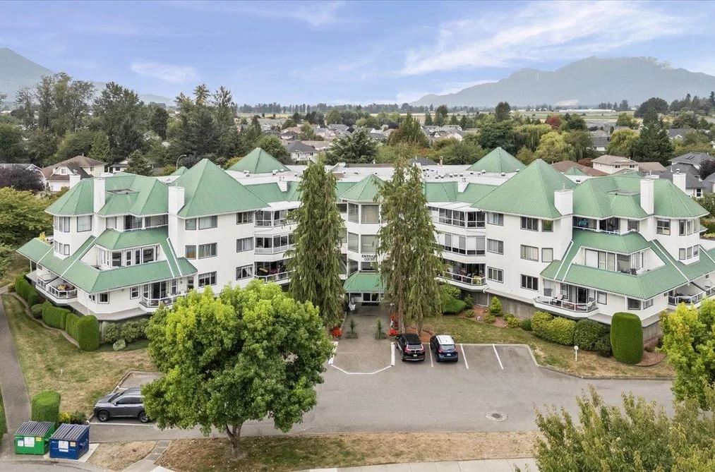 Condo for sale at 206 7651 Amber Drive Chilliwack British Columbia - MLS: R3166043
