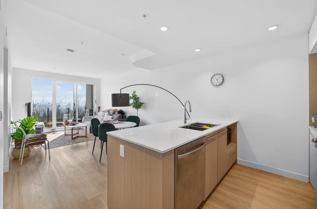 Condo for sale at 206 9580 Tower Road Burnaby British Columbia - MLS: R3087220