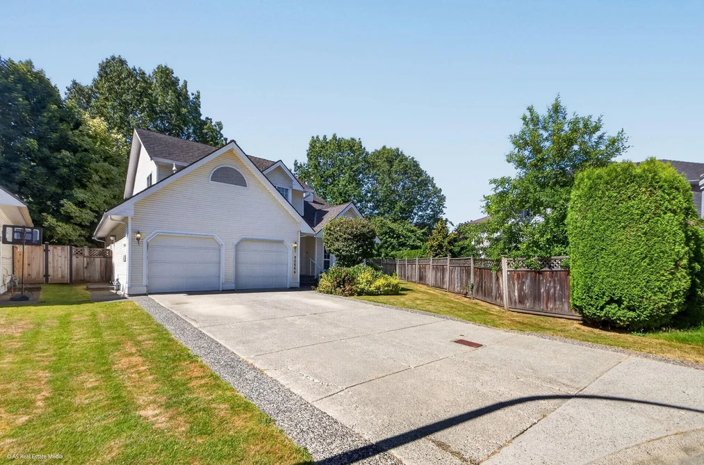 20666 90A AVENUE, Langley BC V1M 2N2, Langley BC — Residential for Sale — Photo 2 of 35