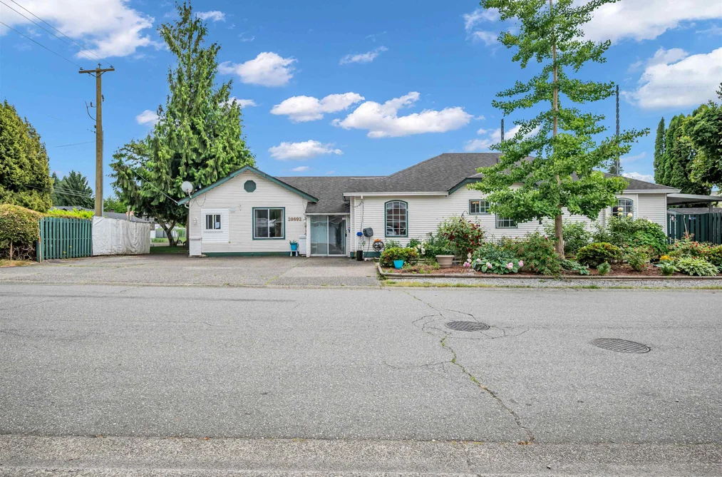 20692 RIVER ROAD, Maple Ridge BC V2X 0P3, Maple Ridge BC — Residential for Sale - Photo 2