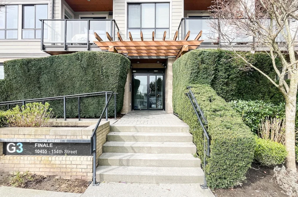 Condo for sale at 207 10455 154 Street Surrey British Columbia - MLS: R3105178