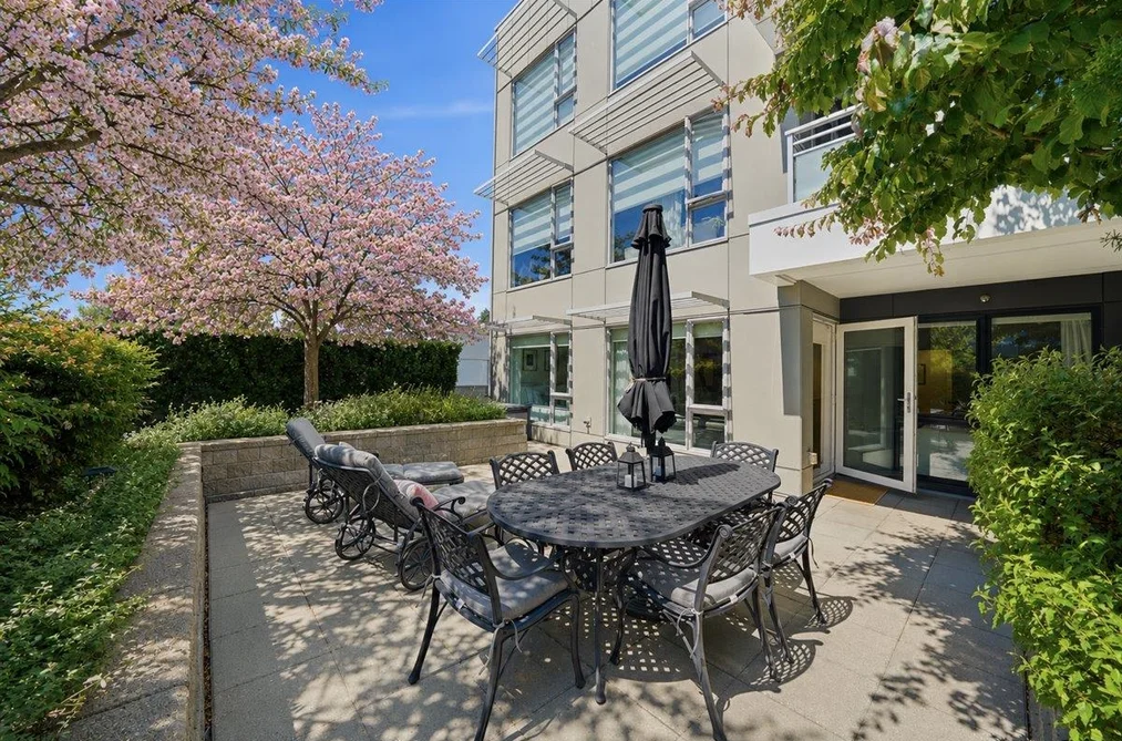 Condo for sale at 207 1061 Marine Drive North Vancouver British Columbia - MLS: R3156460