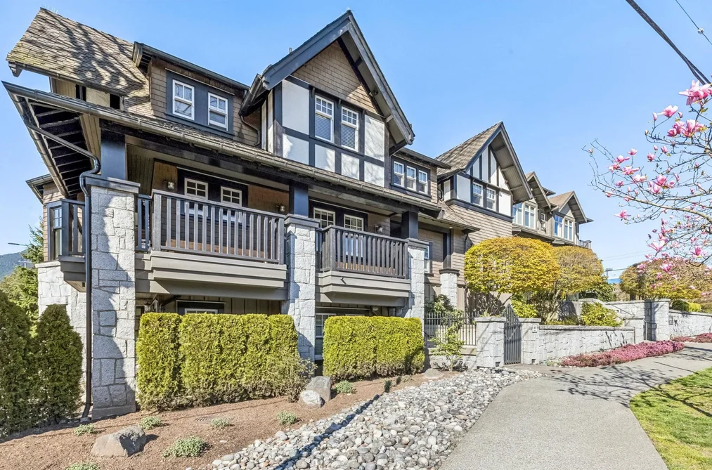 Condo for sale at 207 116 W 23rd Street North Vancouver British Columbia - MLS: R3109763