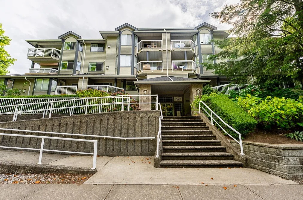 Condo for sale at 207 1215 Pacific Street Coquitlam British Columbia - MLS: R3162000