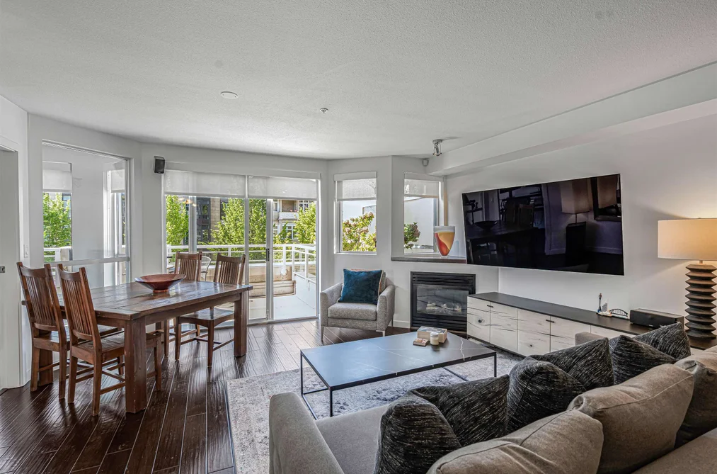 Condo for sale at 207 122 E 3rd Street North Vancouver British Columbia - MLS: R3117763
