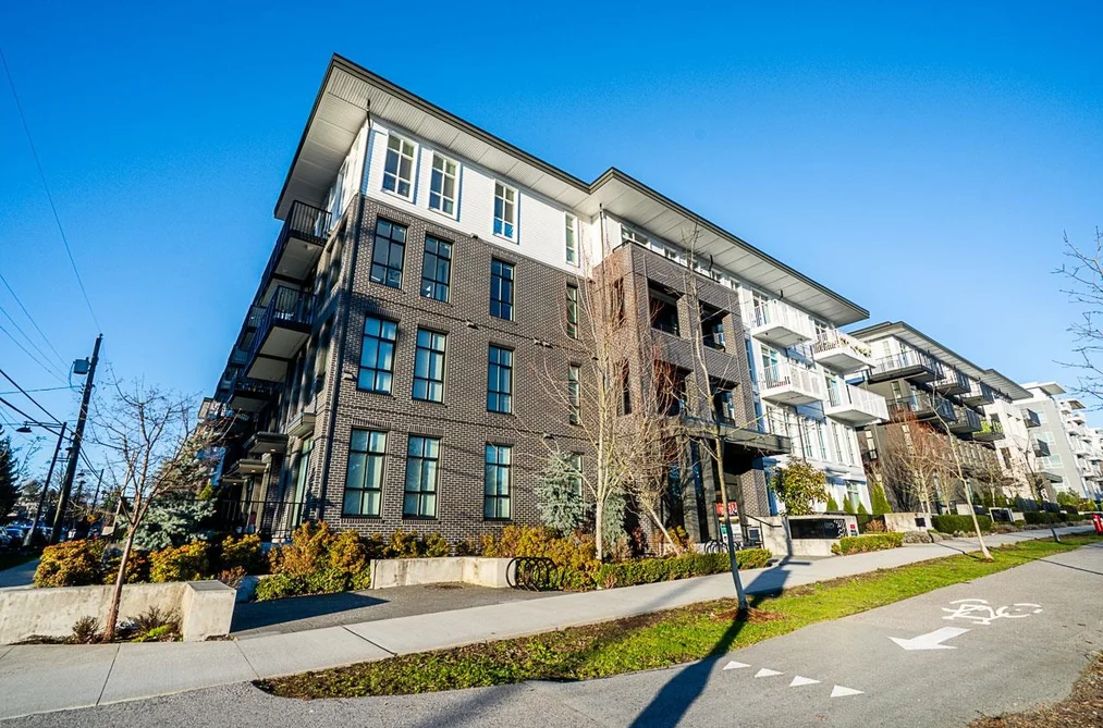 Condo for sale at 207 13929 105a Avenue Surrey British Columbia - MLS: R3092773