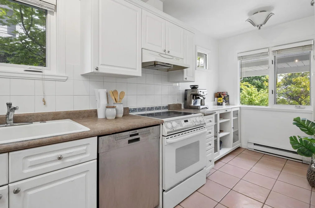 207 1518 BOWSER AVENUE, North Vancouver BC V7P 2Y3, North Vancouver BC — Residential for Sale - Photo 4